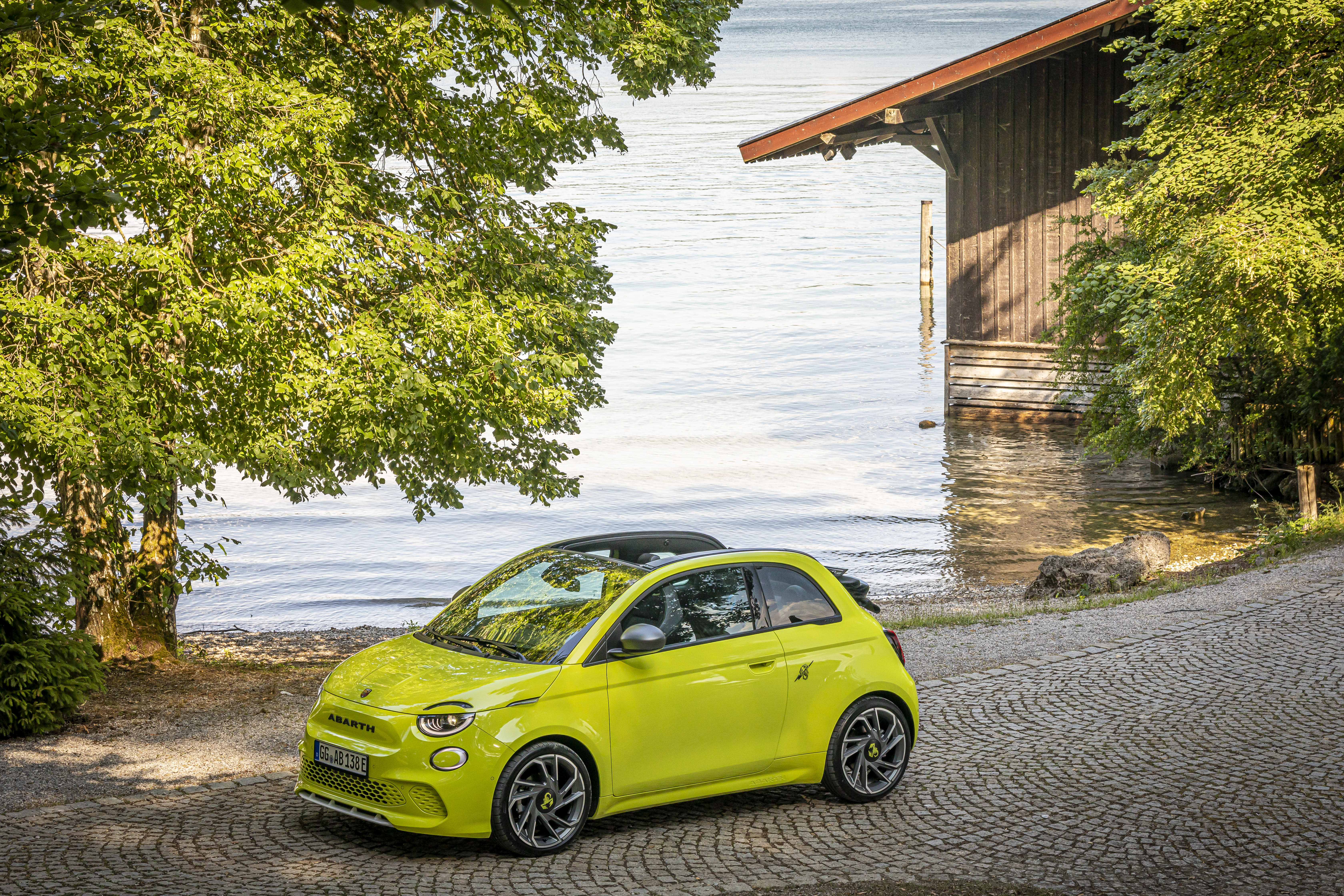 Ein Abarth 500 Elektro Cabrio.
