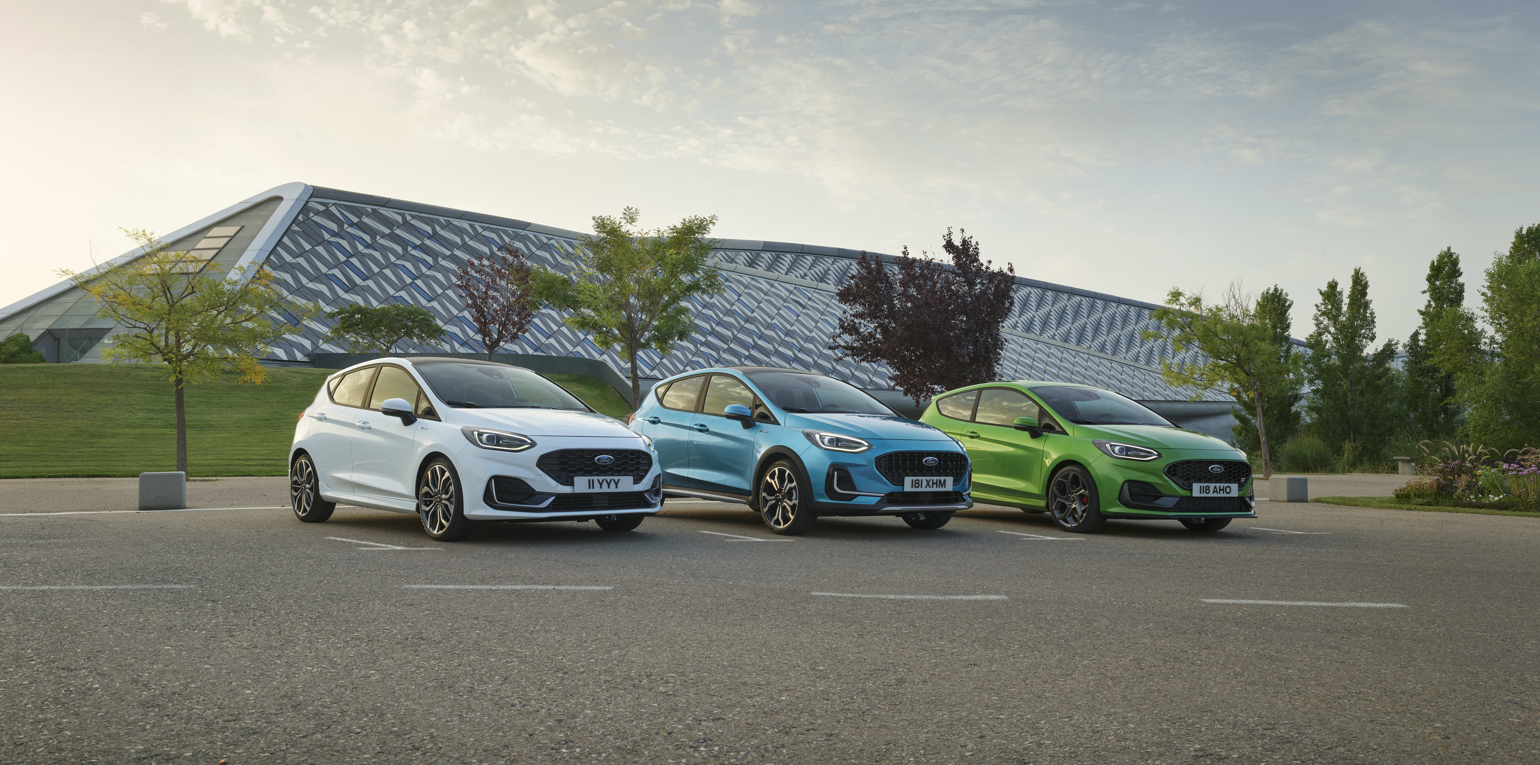 Drei Ford Fiesta.