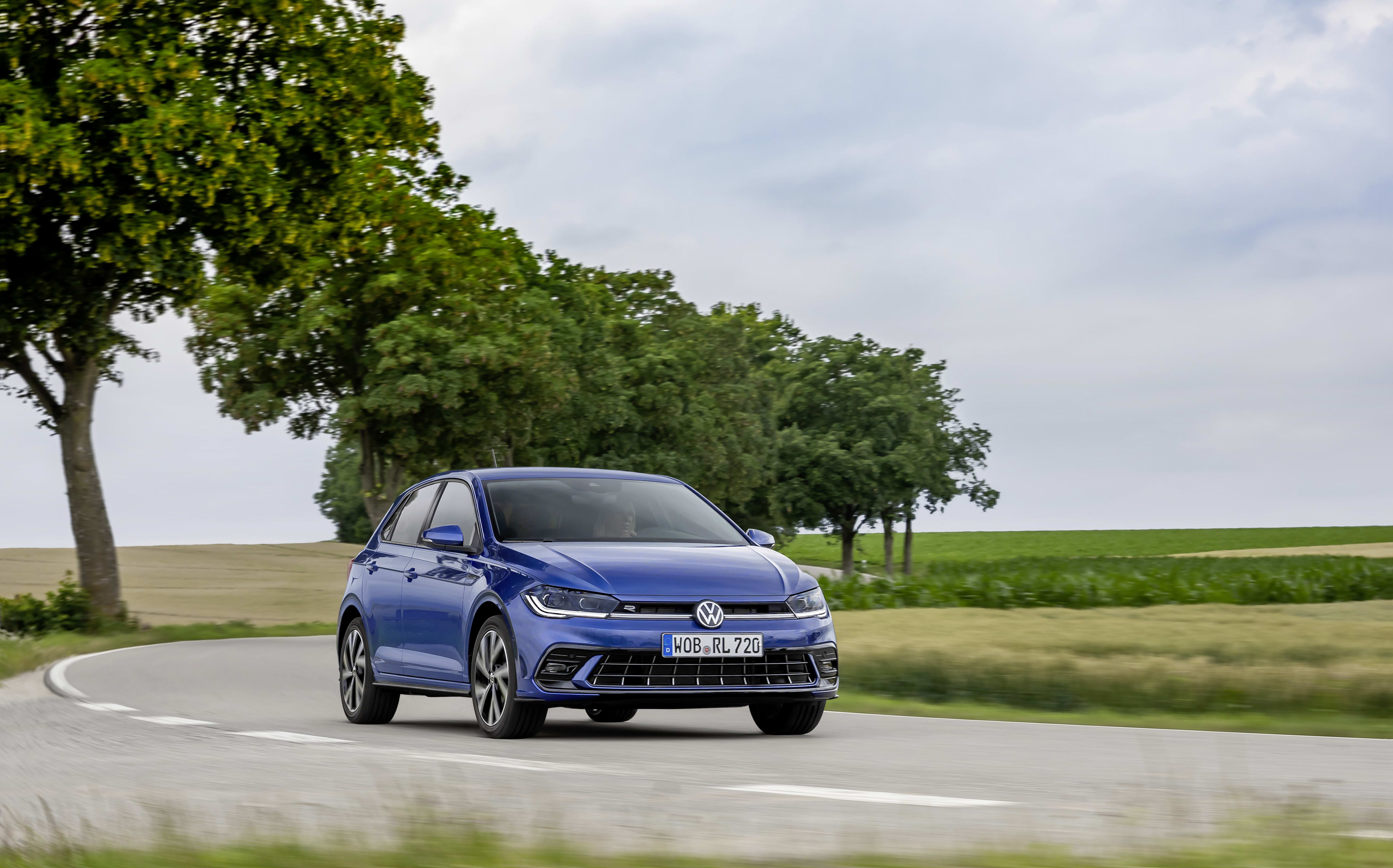 Ein blauer VW Polo.
