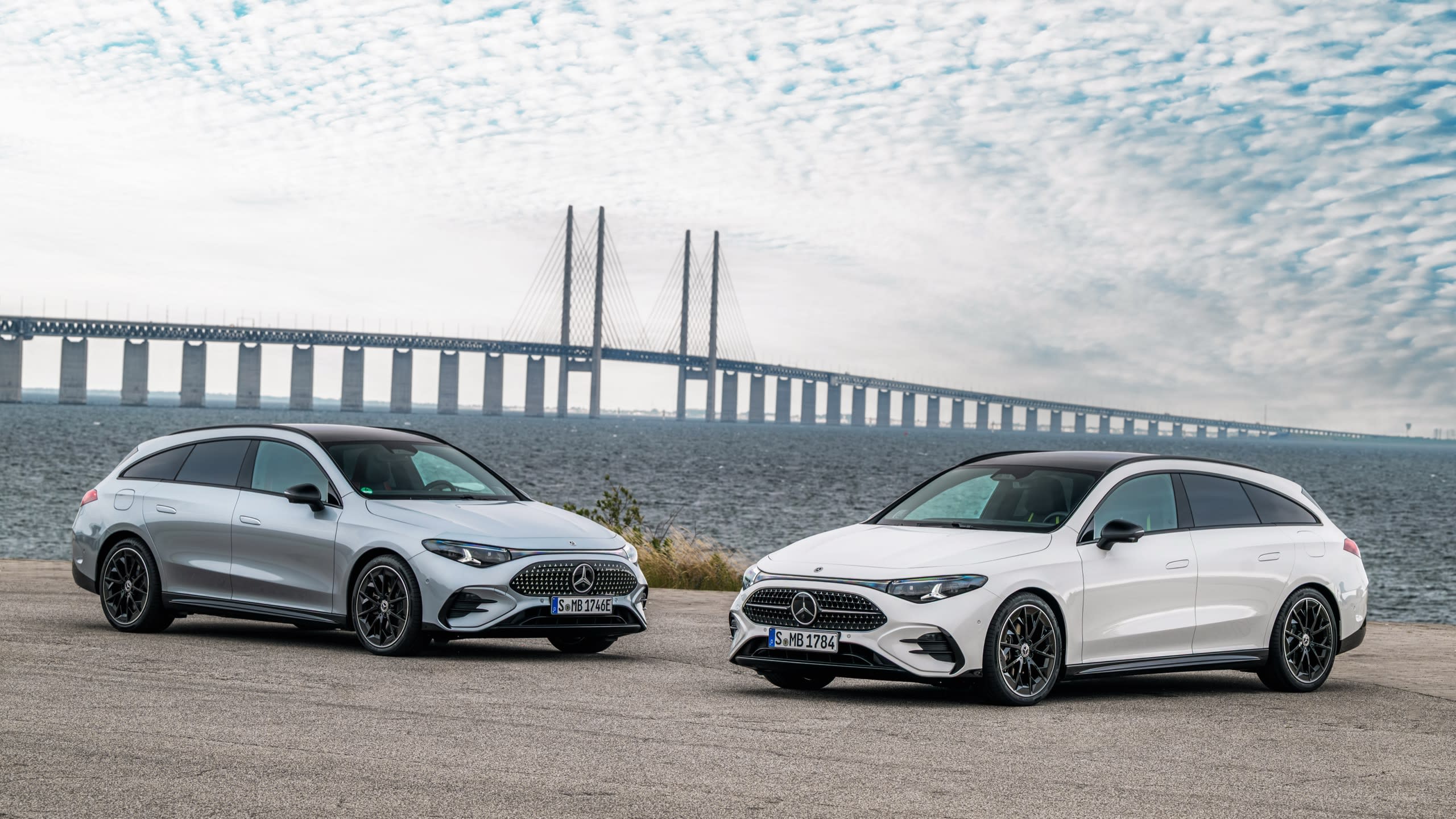 Zwei Mercedes CLA mit EQ Technologie.