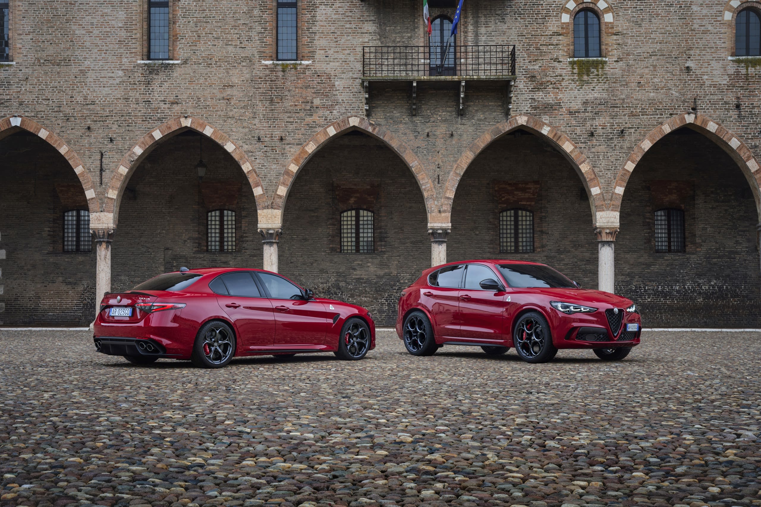 Zwei Alfa Romeo Modelle.