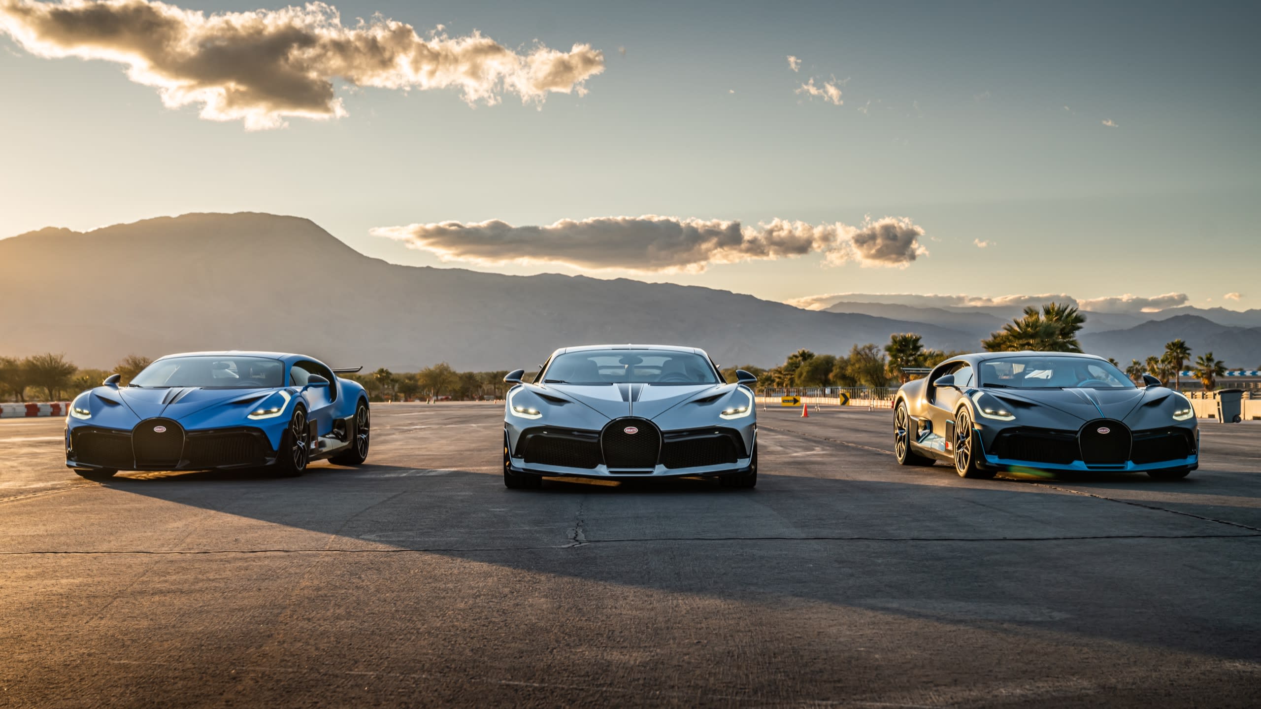 Drei Bugatti Divo.