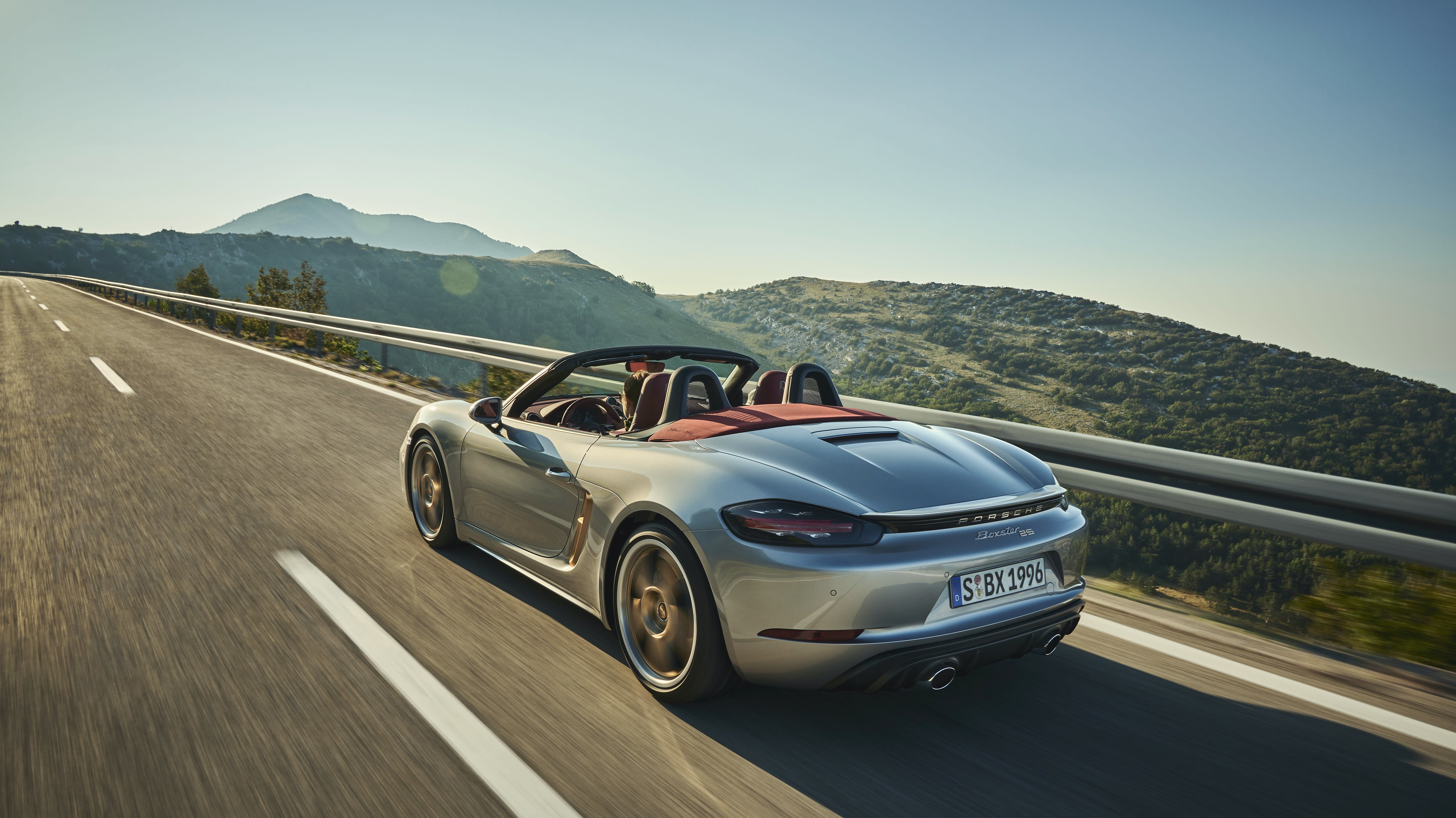 Ein Porsche Cayman.