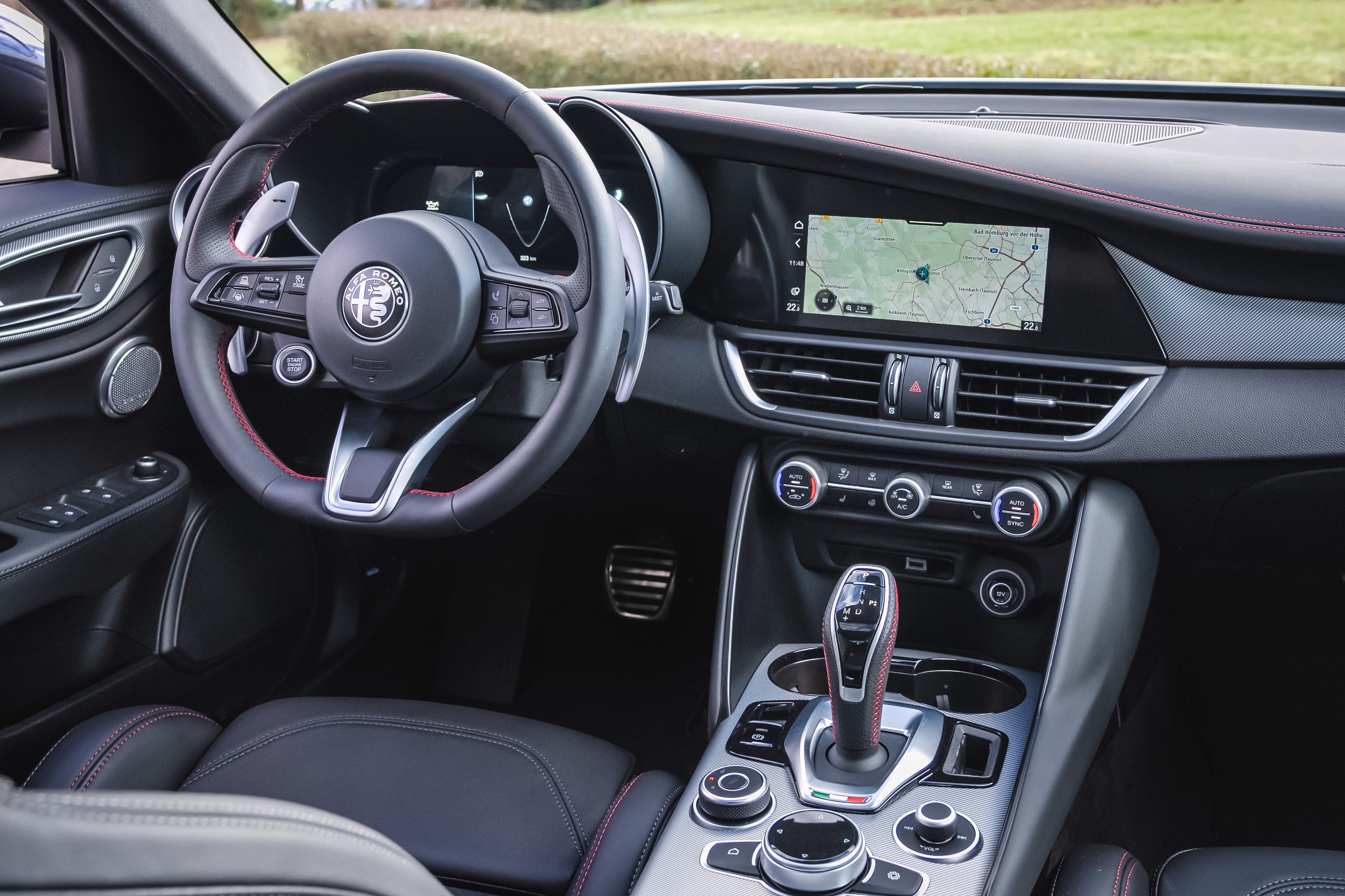 Das Cockpit des Alfa Romeo Giulia.