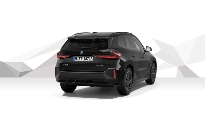 Neu BMW iX1 M Sportpaket 2023 in Saphirschwarz Metallic ab 849€