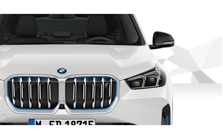 Neu BMW iX1 xLine 2023 in Mineralweiß Metallic ab 969€