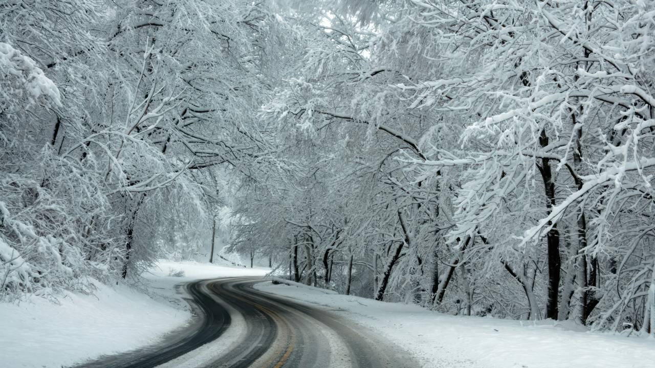 Förseningar i sophämtningen på grund av halt väglag