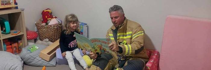 An image relating to the news item Mamma Mia! Three-year-old girl surprises firefighters with her safety knowledge