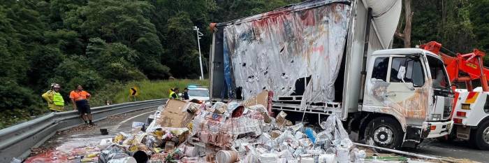 An image relating to the news item Truck roll-over causes hazardous material spill 