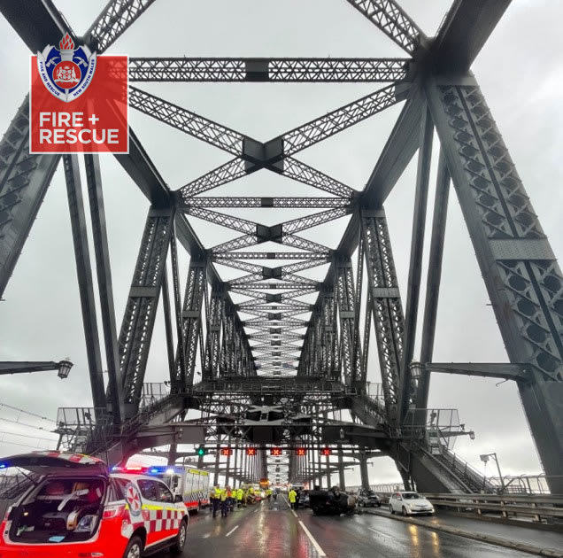 An image relating to the news item 3 Car Crash on Harbour Bridge - VIDEO