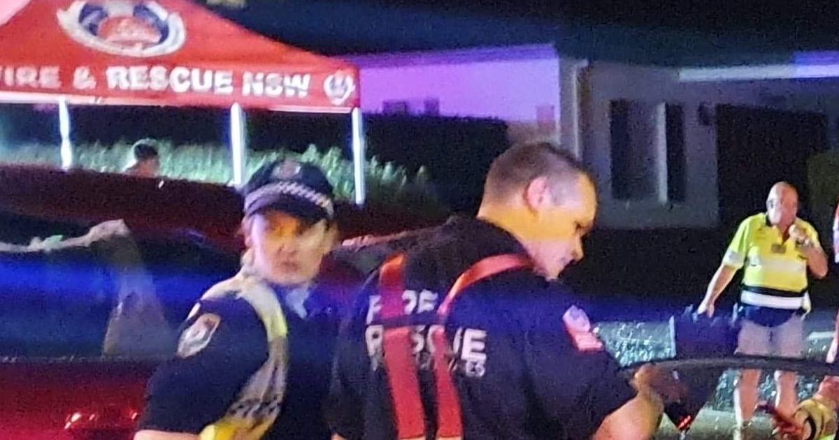 An image relating to the news item Bystanders rescue five people from fiery car crash - Video