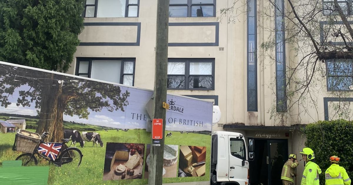 An image relating to the news item Truck crashes into apartment building
