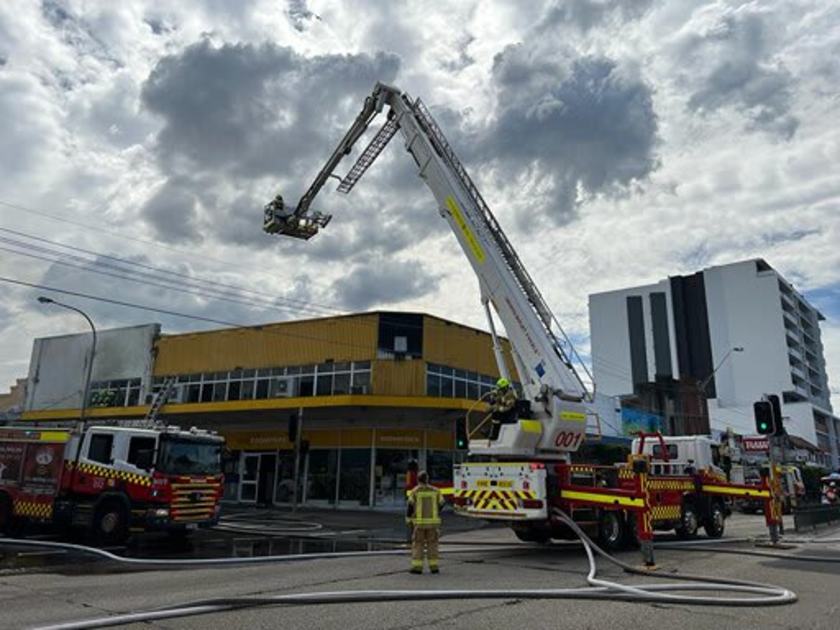 An image relating to the news item Fire inside shopping strip brought under control - VIDEO