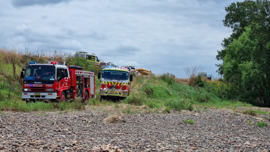 An image relating to the news item Firefighters help rescue three children, trapped in the Hunter River