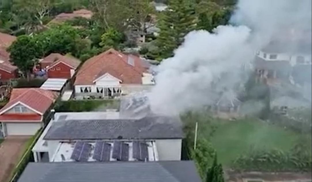 An image relating to the news item Intense fire spreads throughout family home - VIDEO