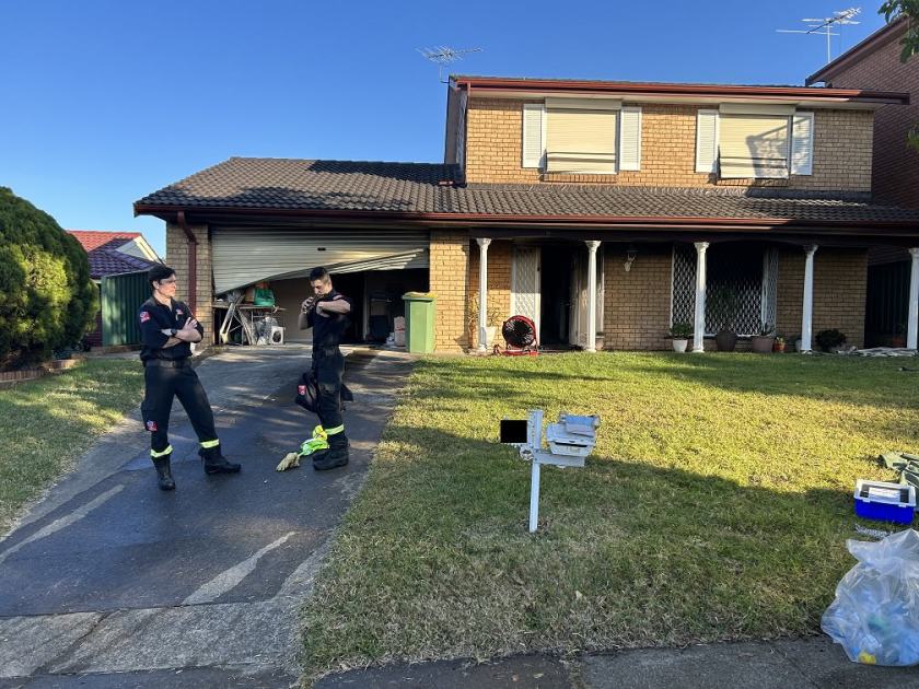 An image relating to the news item Fire investigators at the scene of fatal house blaze - VIDEO