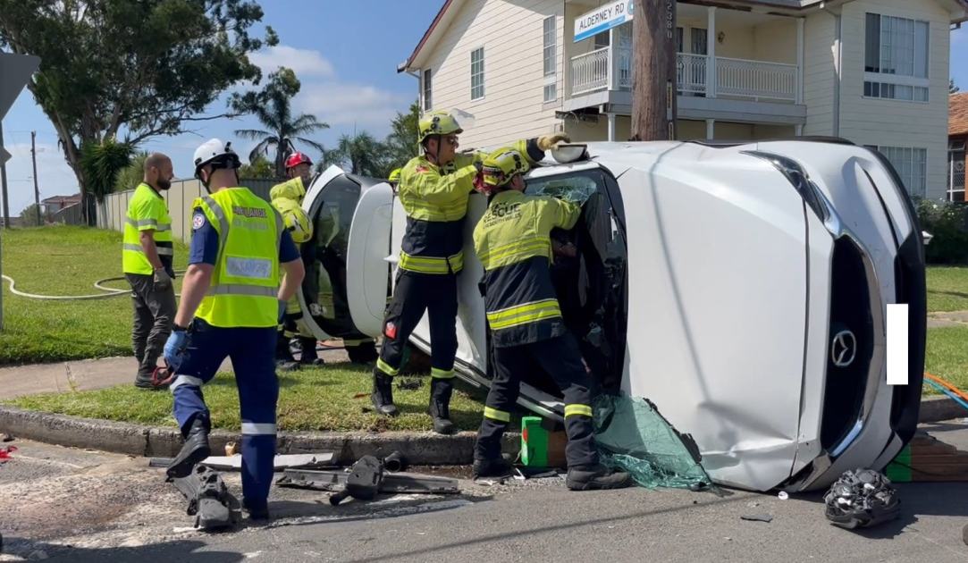 An image relating to the news item Firefighters rescue couple trapped in car crash wreckage - VIDEO