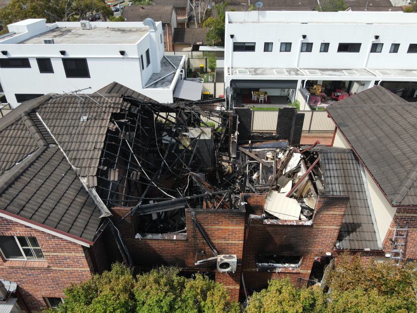 An image relating to the news item Working smoke alarm helps residents flee townhouse fire - VIDEO
