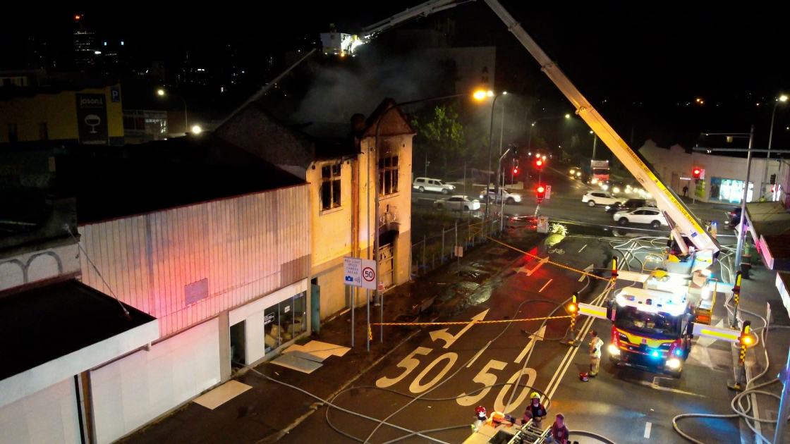 An image relating to the news item More than 50 firefighters battle ferocious blaze in empty building - VIDEO