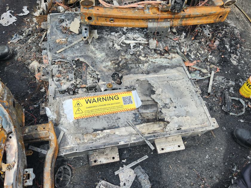 An image relating to the news item Five cars destroyed by fire after Lithium-ion battery ignites in parking lot - VIDEO