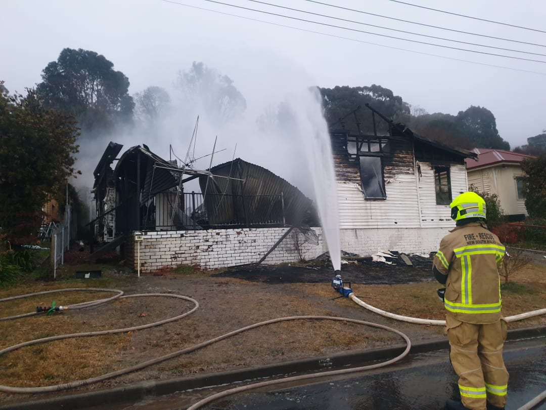 Firefighters praise hero neighbour after house fire Batlow Fire and