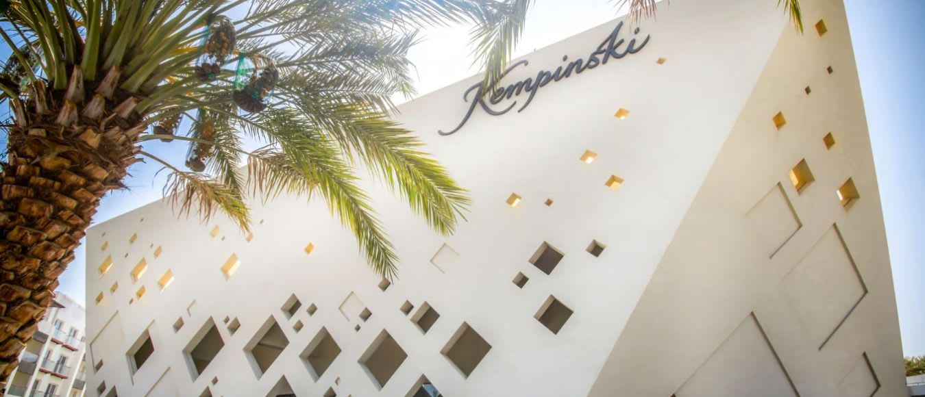 Kempinski Hotel Muscat inkl. Halbpension und Lounge ab 327 Euro pro Nacht