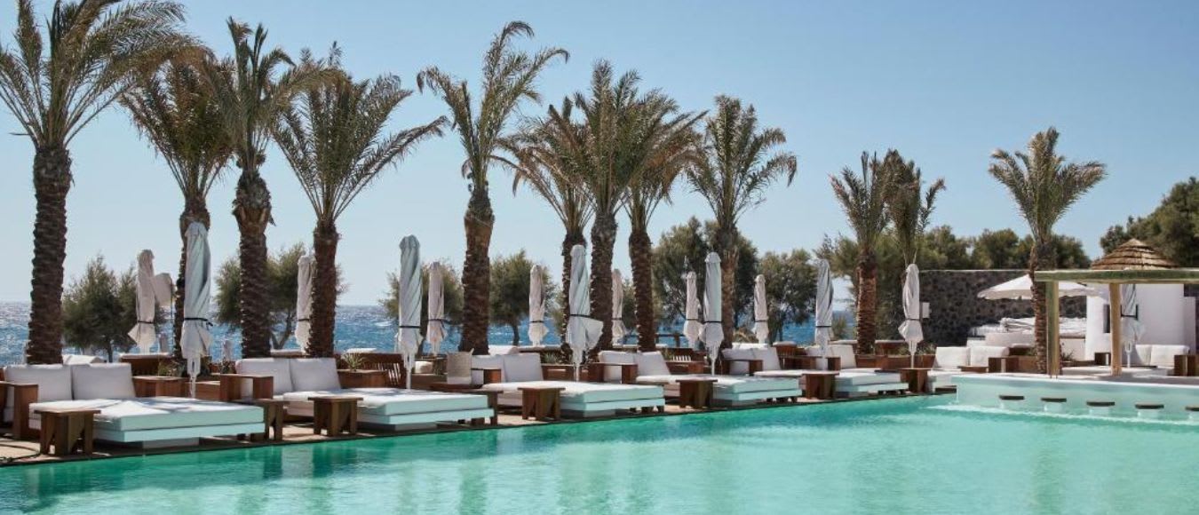 Nikki Beach Resort and Spa Santorini mit Frühstück bereits ab 257 Euro pro Nacht