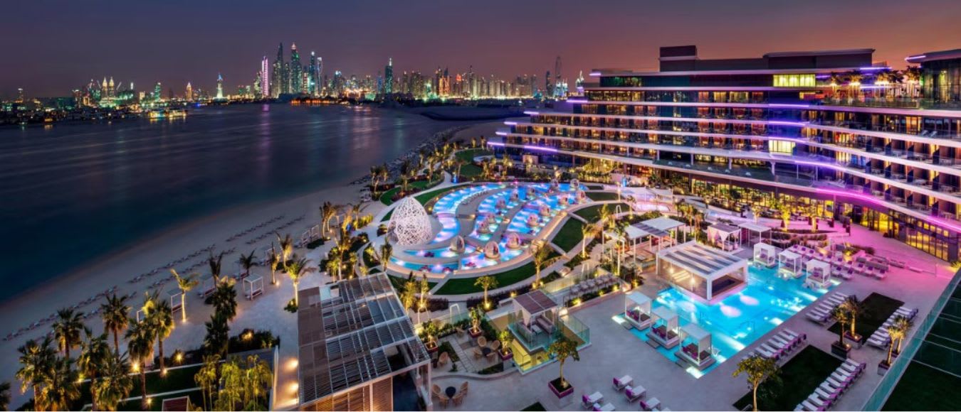 5-Sterne W Dubai – The Palm inkl. Halbpension 217 Euro pro Nacht
