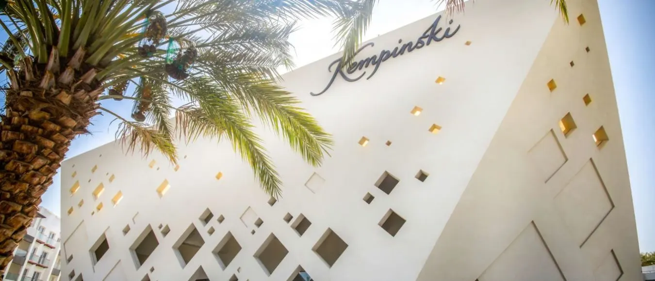 Kempinski Hotel Muscat inkl. Frühstück und Upgrade ab 311 Euro pro Nacht