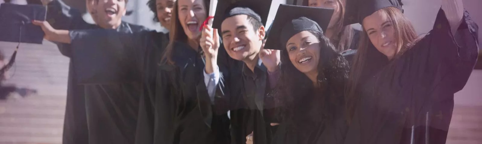 Qual é a diferença entre College e University?