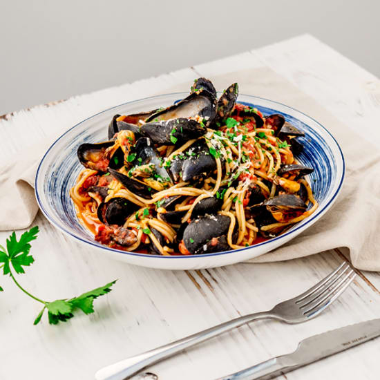 Linguine/Spaghetti with mussels white sauce Linguine e Cozze.