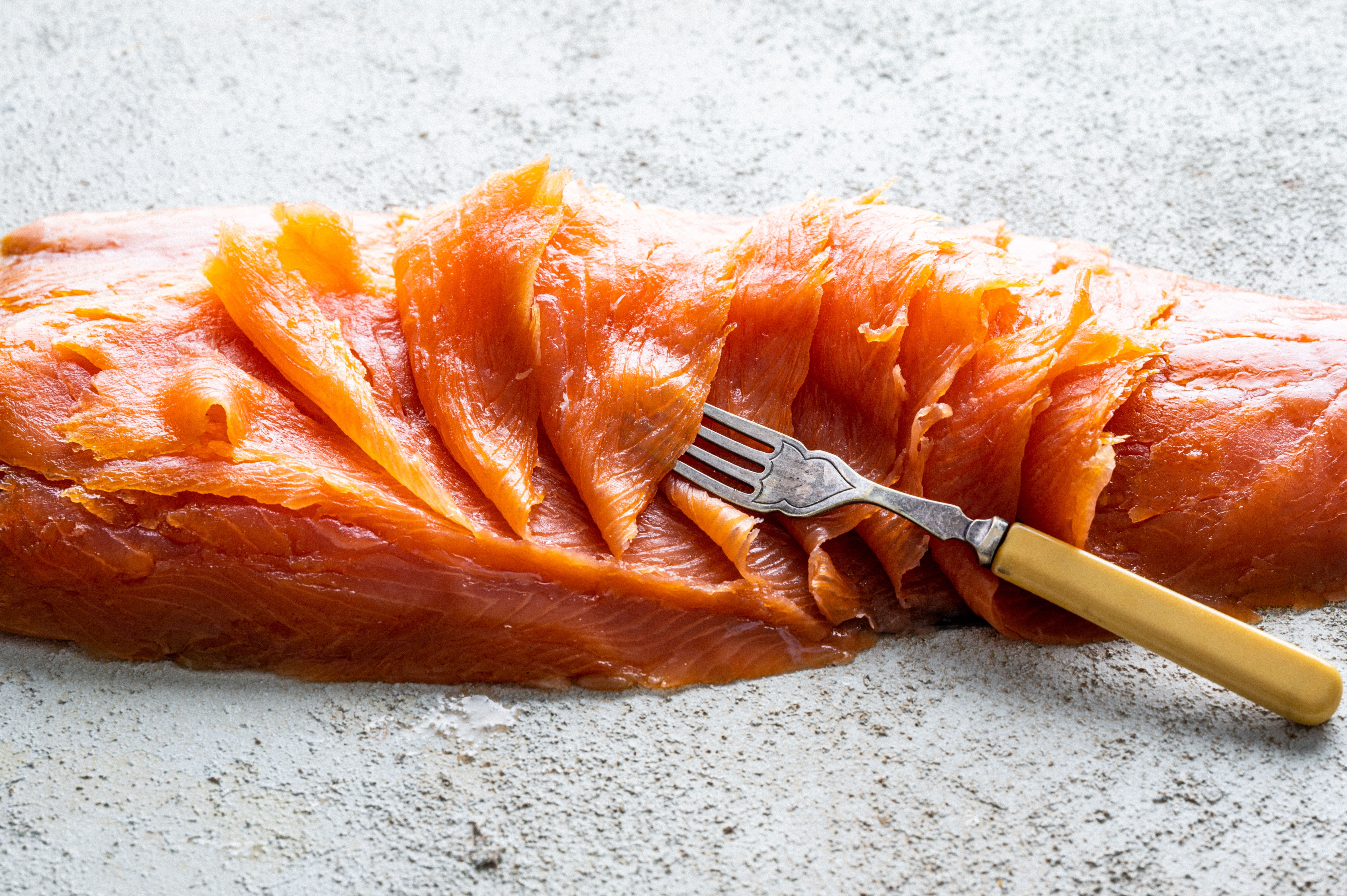 smoked salmon 1kg d cut