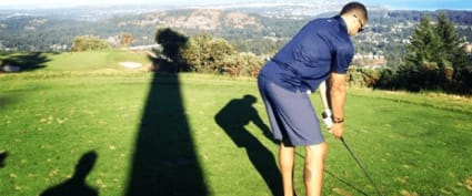 Dhane Smith golfs.
