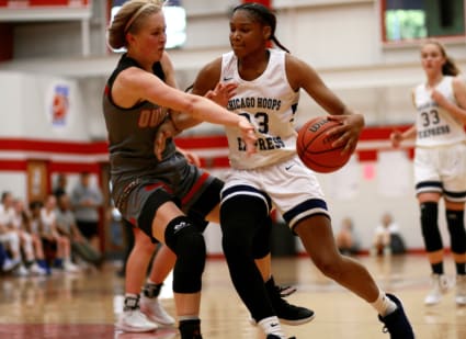 Makiyah Williams (23) driving to the hoop. Photo: CHE