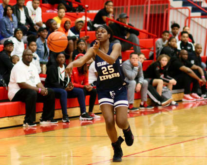 Brianna McDaniel (25) passes down the court. Photo: CHE