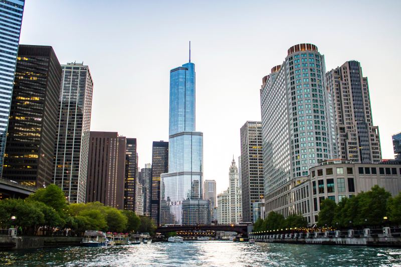 Chicago real estate market, top realtors in Chicago, how real estate commission works in Chicago, how do you calculate real estate commission in Chicago?, what is the average real estate commission in Chicago?, is real estate commission negotiable?, can agents take less commission in Chicago?