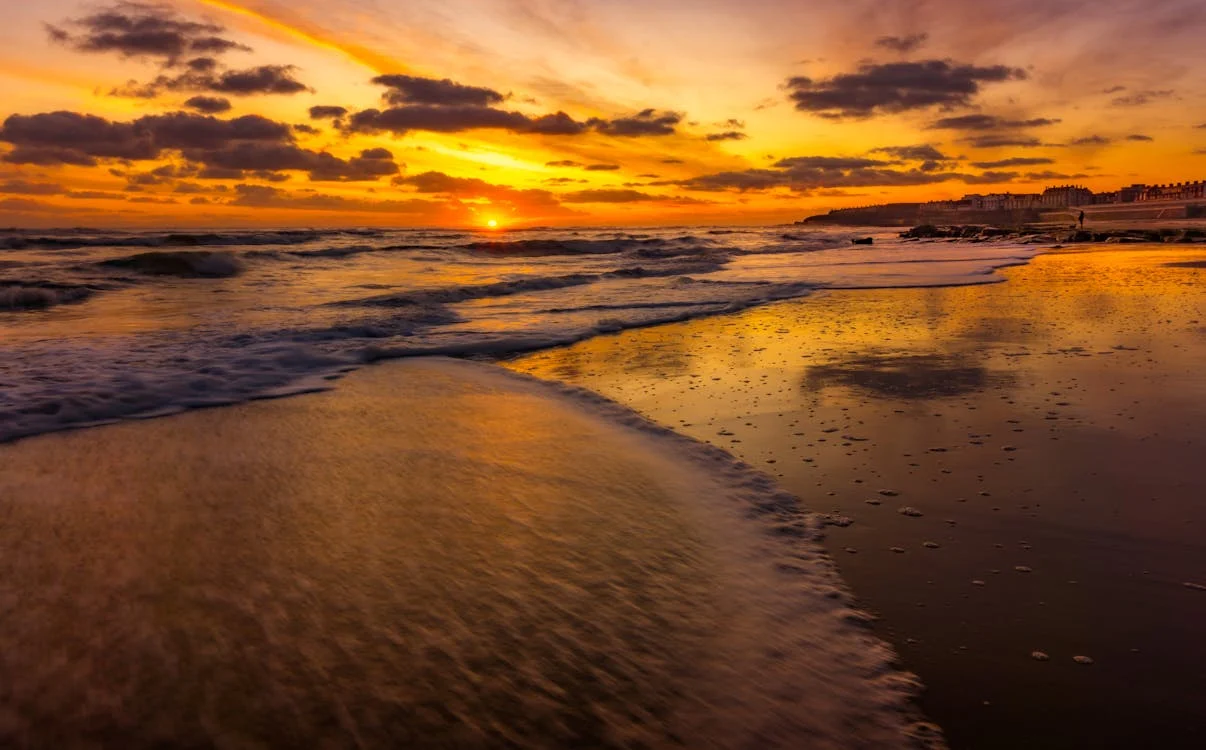 Beautiful beach landscape ideal for unforgettable romantic memories.