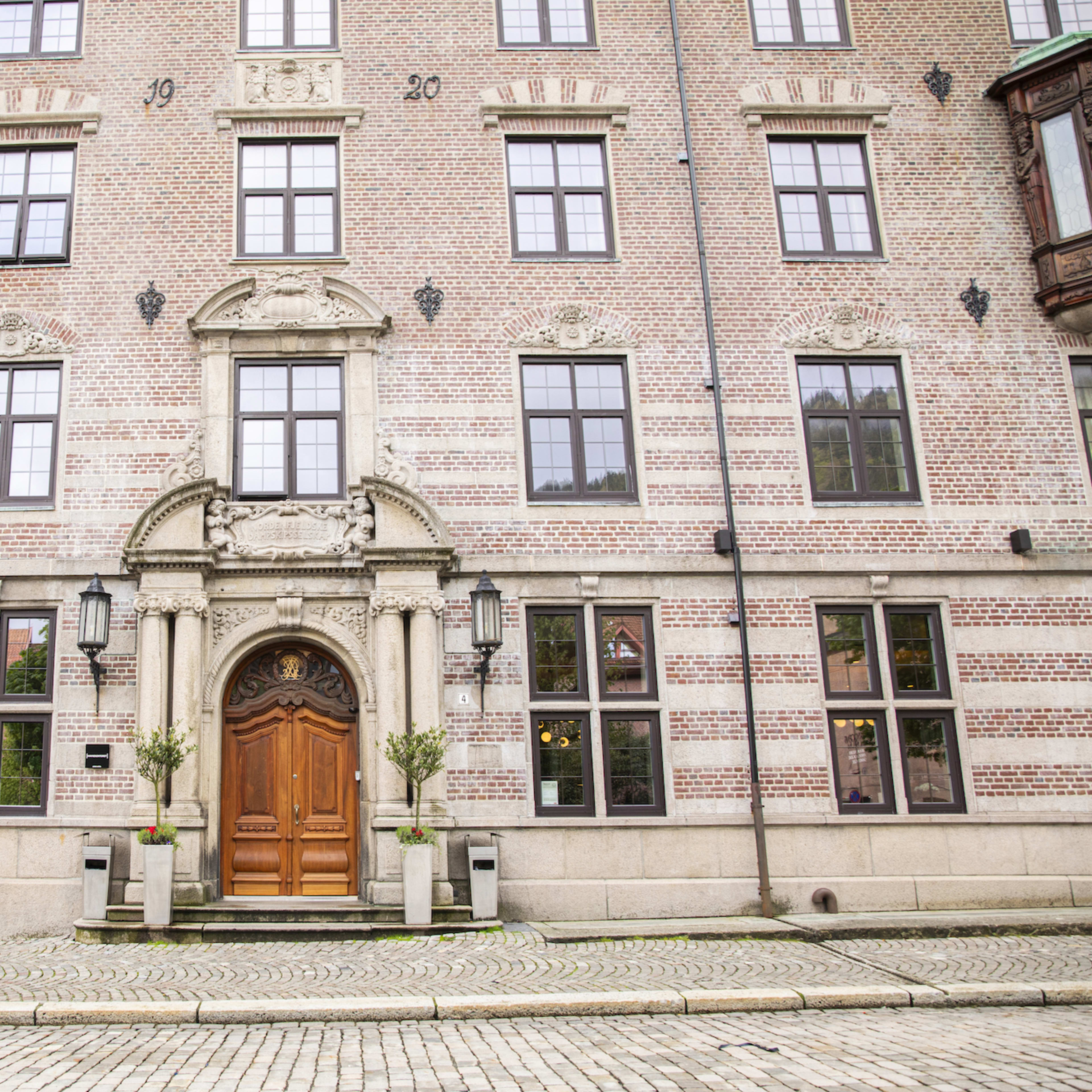 Home Hotel Havnekontoret Bergen - Centrally located accommodation steps from UNESCO Bryggen shopping and attractions