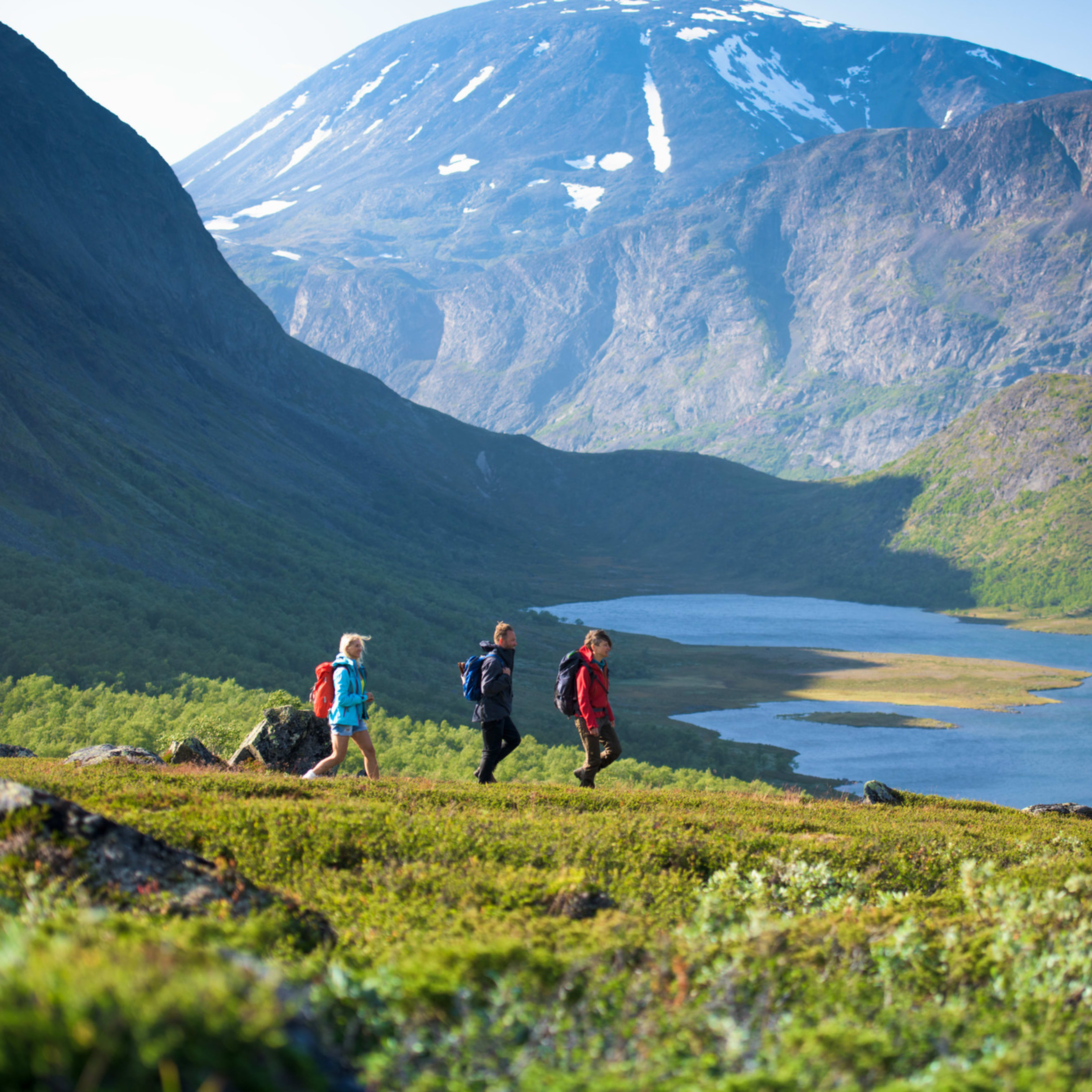 Tre turgåere i Jotunheimen, et bærekraftig reisemål i Norge