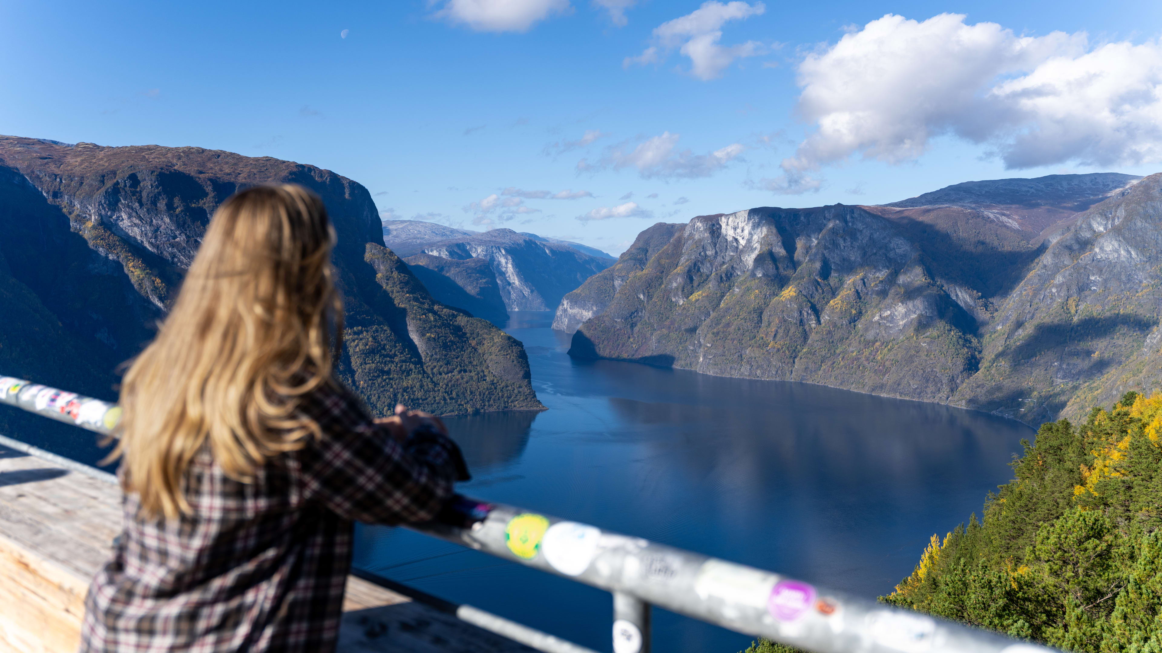 Blick auf den Aurlandsfjord vom Aussichtspunkt Stegastein