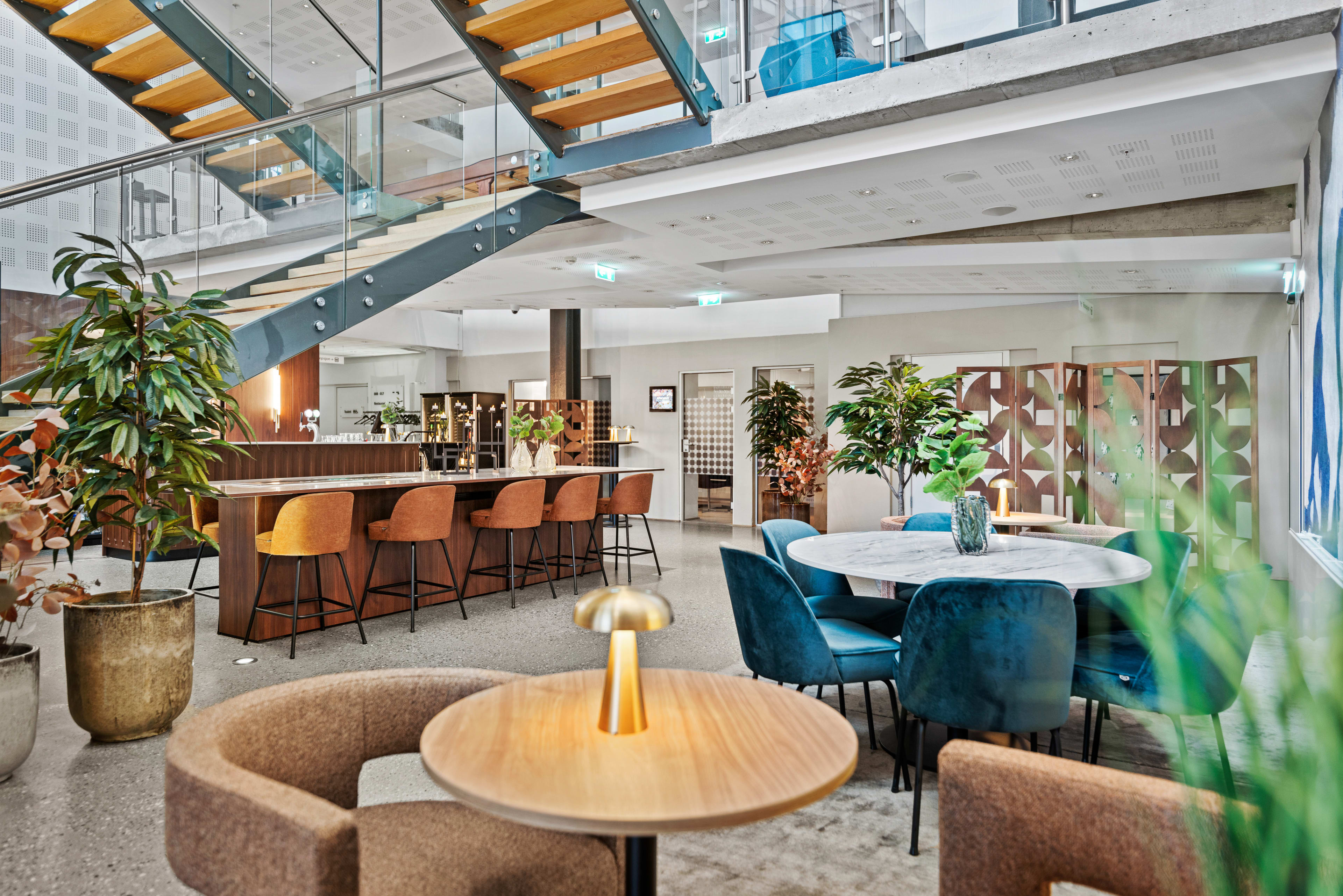 Hotel bar and bistro at Quality Hotel Waterfront Ålesund, decorated in Scandinavian style