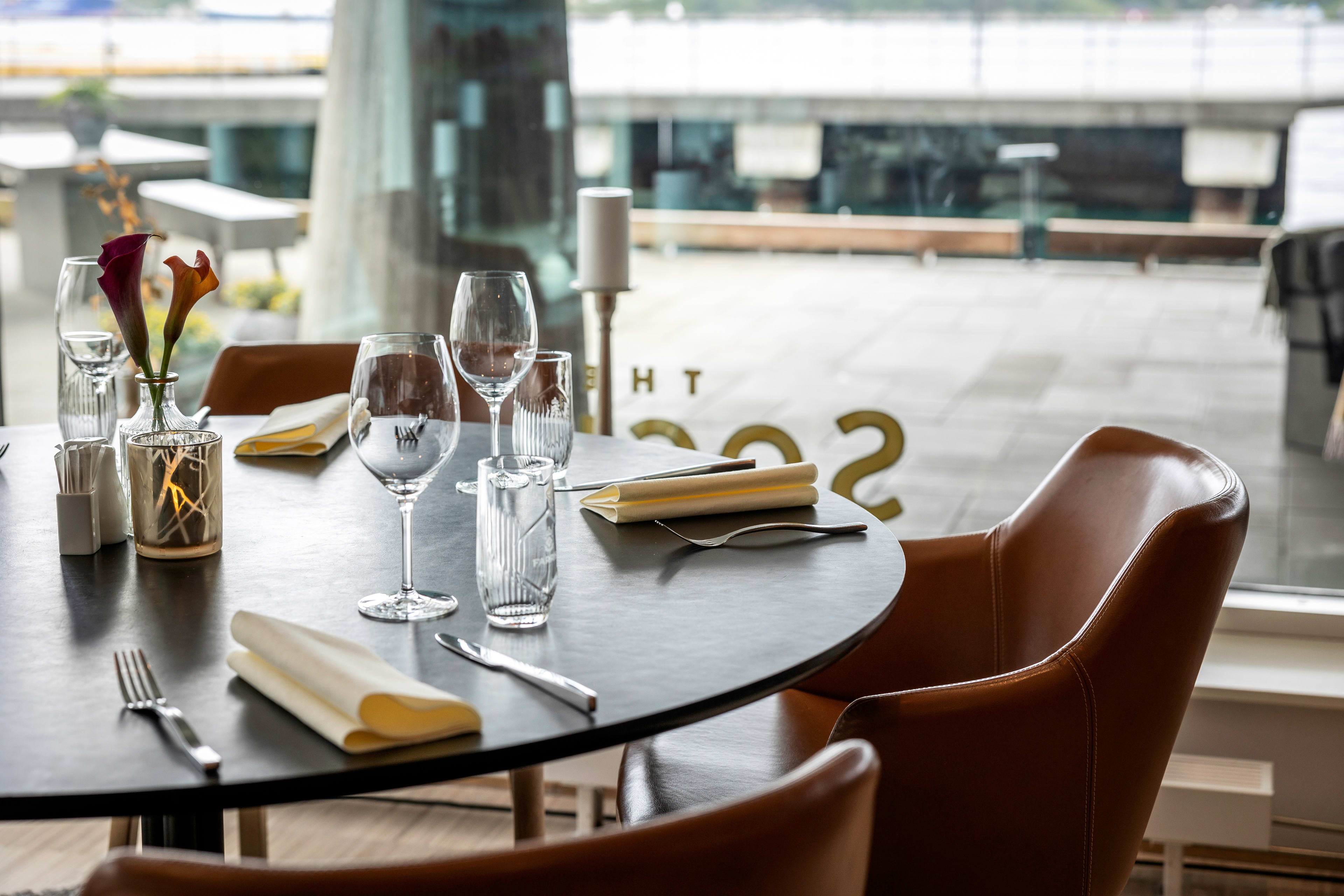 Social bar and bistro at Quality Hotel Waterfront Ålesund with tables set for guests