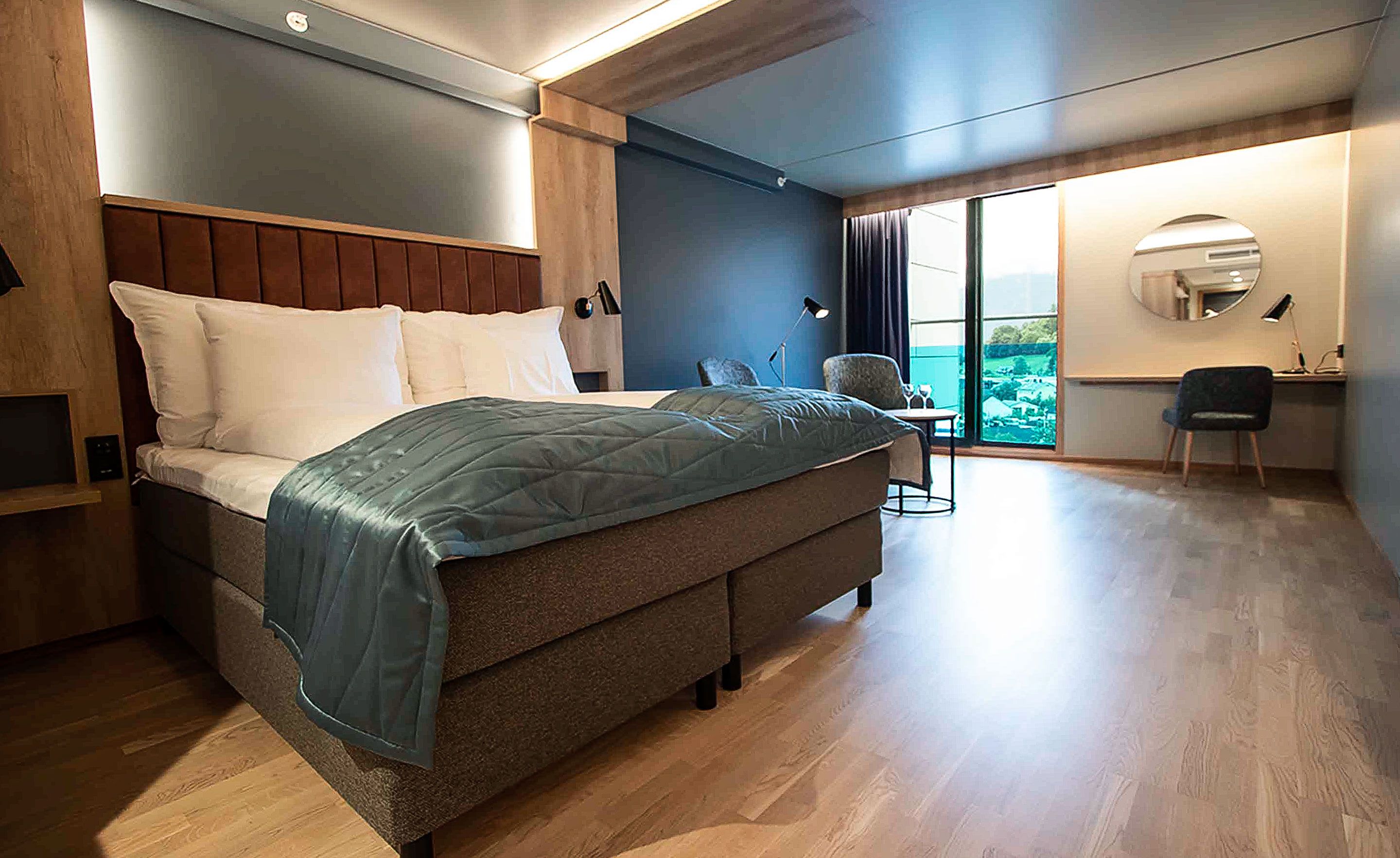 Deluxe room Quality Hotel Sogndal with panoramic fjord view, king bed, modern Norwegian interior design Sognefjord