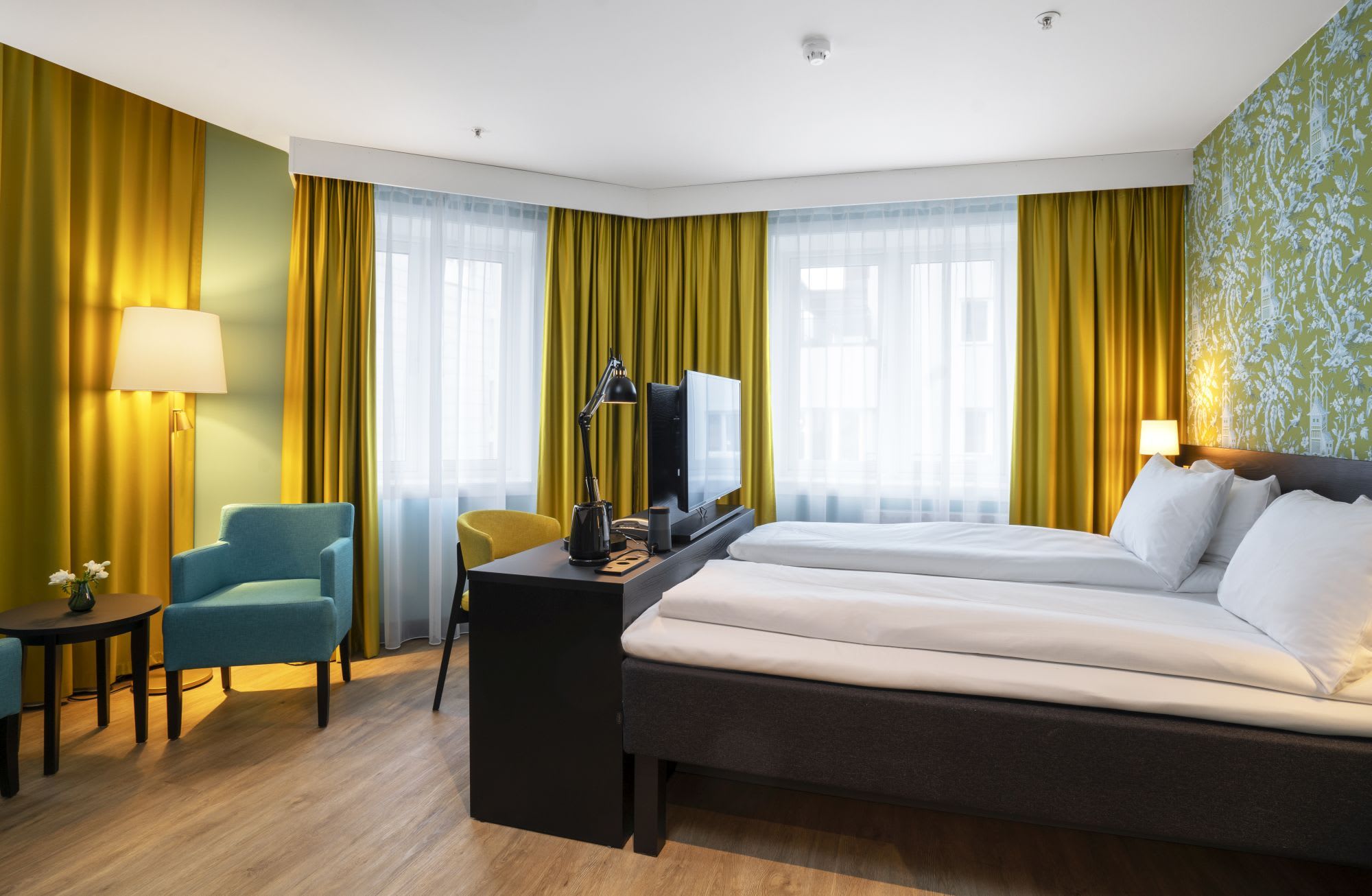 Stylish double room at Thon Hotel Maritim Stavanger with comfortable bed and floral wallpaper interior design