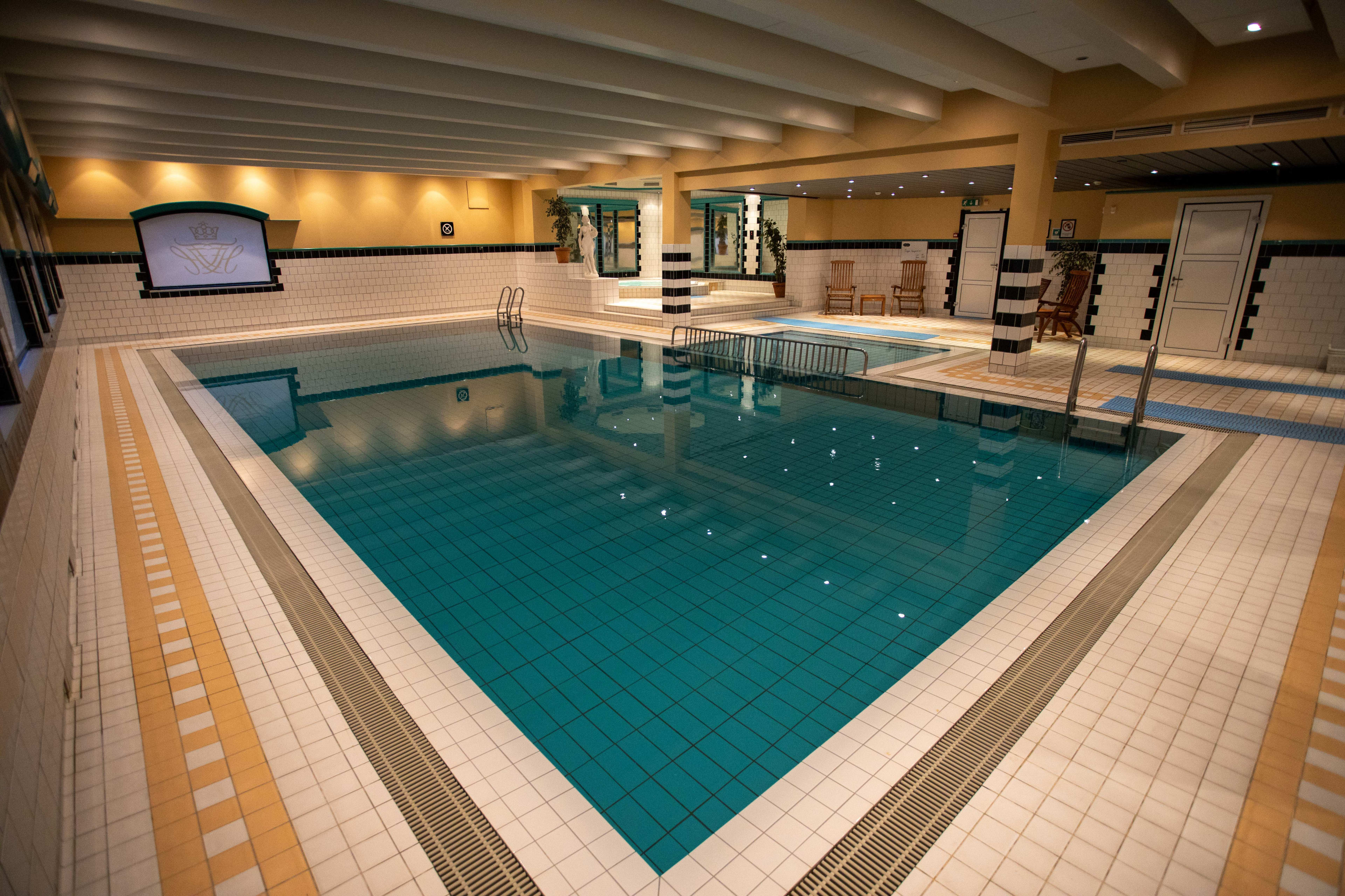 Innendørs basseng på Fleischer's Hotel Voss med elegant design