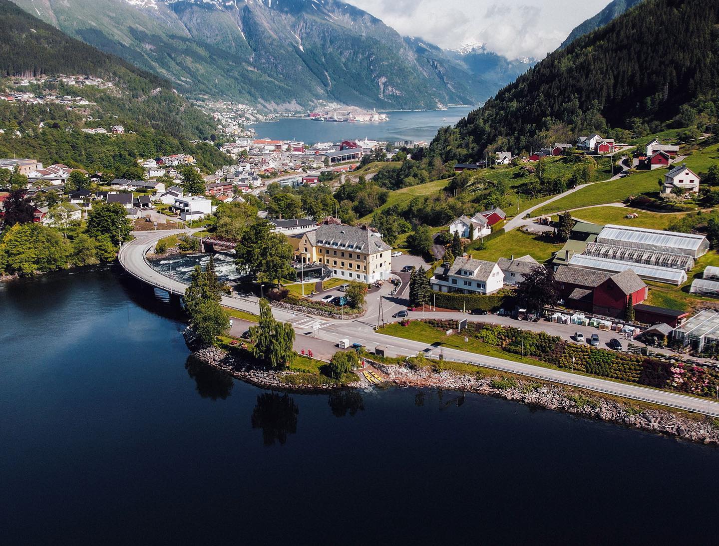 Overview of Odda, beautifully situated by the Sørfjorden, the innermost fjordarm of the lush Hardangerfjord