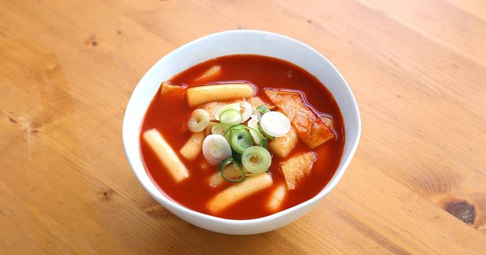 Spicy cold noodles with fresh vegetables