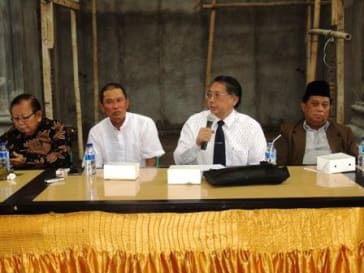 Wakil Ketua FKUB Provinsi DKI Jakarta Bidang Rekomendasi Rudy Pratikno, SH memimpin pertemuan dengan panitia pembangunan Masjid Miftahul Jannah dan tokoh masyarakat