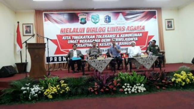 Keterangan Foto: ki-ka : Taufiq Rahman Azhar - FKUB DKI Jakarta, Kapolda Metro Jaya, Aiman Wicaksono, Habib Rizieq dan Kol. Marsudi