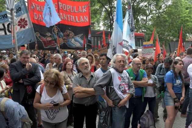 Argentinians protest Argentinians protest